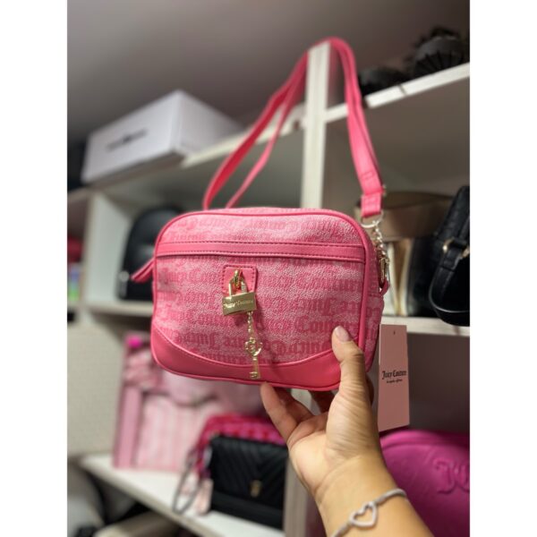 Crossbody Juicy Couture Fucsia/cadena Fucsia Lisa Oro Fucsia - Imagen 2